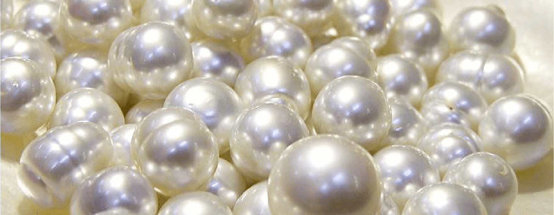 Perlové šperky jsou velmi nadčasové a sluší ženám a dívkám v každém věku